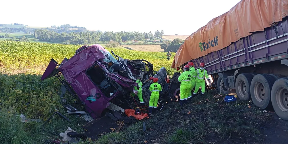 Equipes da concessionária responsável pelo trecho prestam atendimento