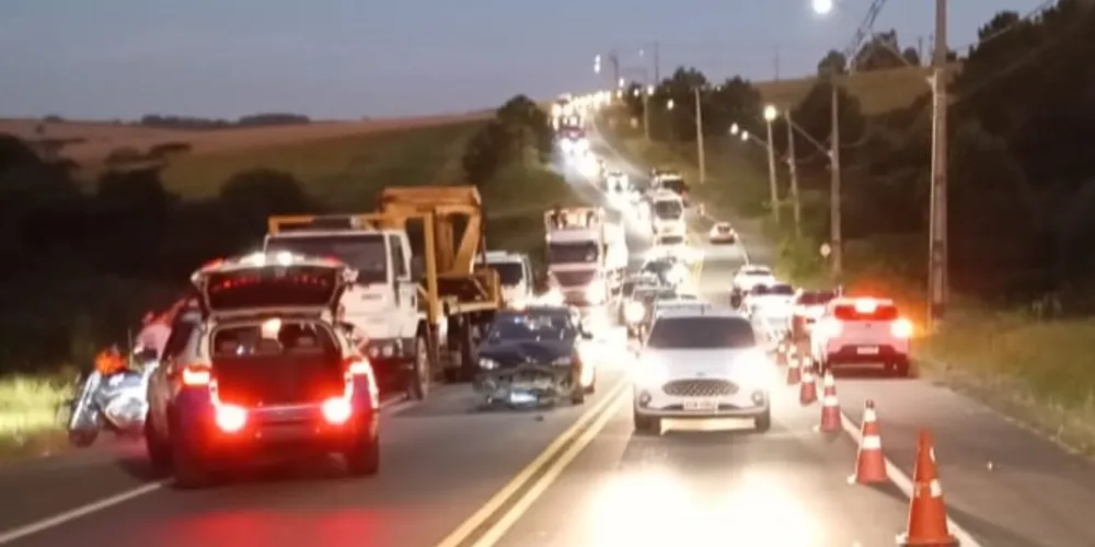 Acidente provocou congestionamento na Rua Rio Cavernoso