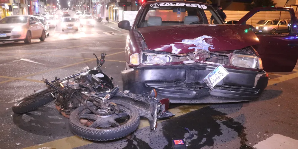 Motorista do carro ficou em estado de choque e precisou ser socorrido