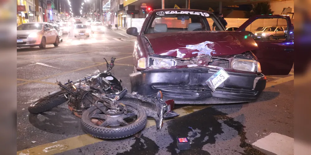 Motorista do carro ficou em estado de choque e precisou ser socorrido