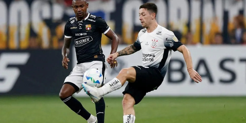 O triunfo de nada adiantou porque, no Equador, os corintianos foram derrotados por 3 a 0