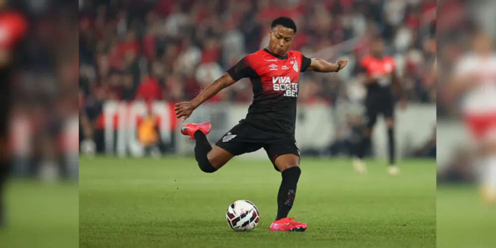 O Furacão derrotou o CRB por 2 a 0 e assumiu a liderança da Série B