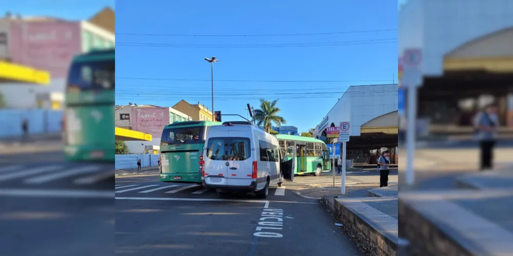 Batida entre dois veículos é registrada no centro de Ponta Grossa