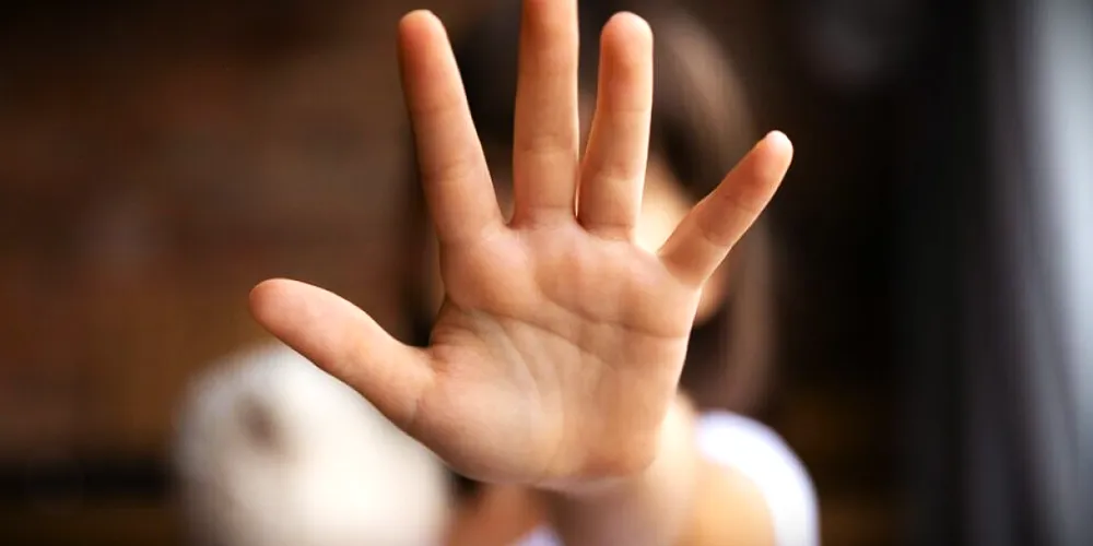 Fatos aconteciam no momento em que a mãe da jovem saía para trabalhar