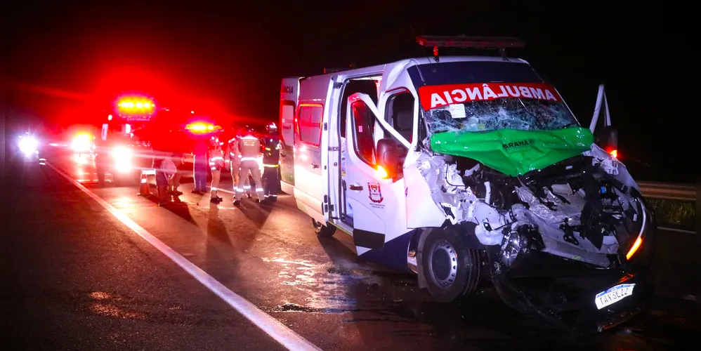 Ambulânia Ficou Destruita Após O Acidental de Trânnsito