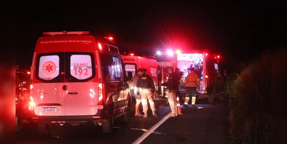 Várias equipes de socorro foram acionadas para o acidente