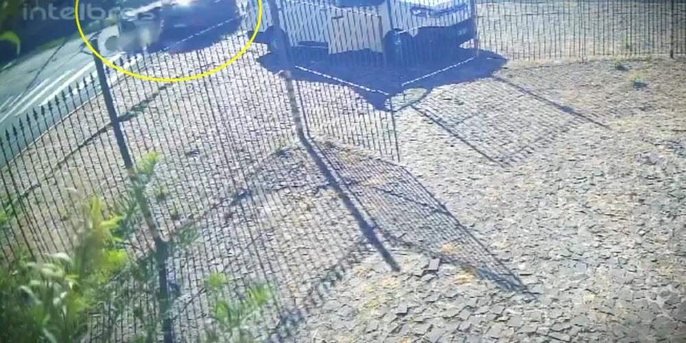 Duas pessoas ficaram feridas após o acidente de trânsito