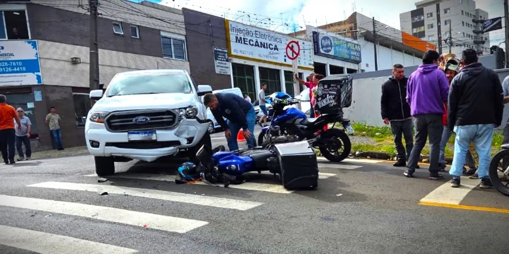 Acidente aconteceu entre carro e motocicleta