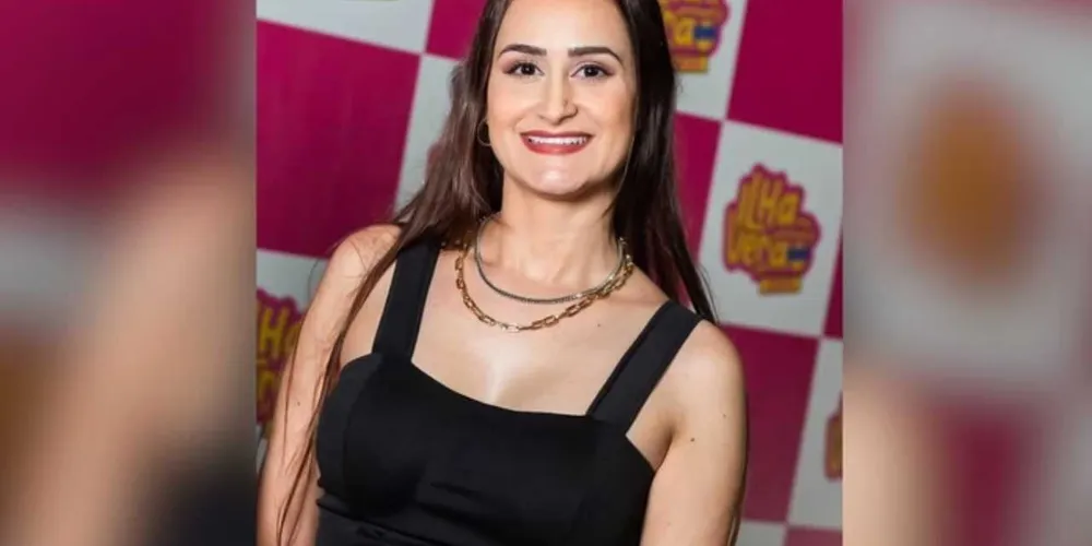 Aline Cristina Giamogeschi foi encontrada sem vida pelo irmão; o corpo dela foi sepultado no domingo (23)