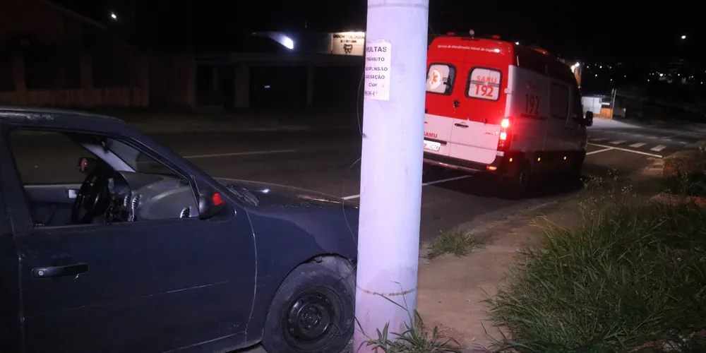 Uma equipe do Serviço de Atendimento Móvel de Urgência (Samu) foi acionada e compareceu no local, onde o condutor, que não se feriu, assinou recusa ao hospital