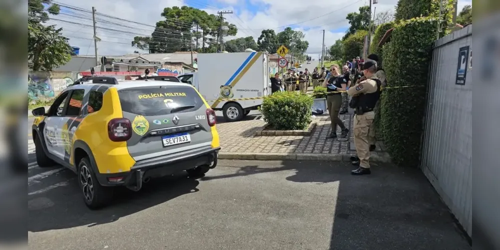 Polícia Científica e Polícia Militar estiveram no local do crime