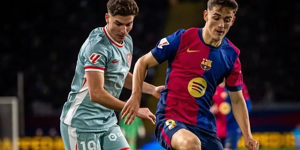 No último clássico entre as equipes, a equipe de Madri venceu o Barcelona de virada por 2 a 1