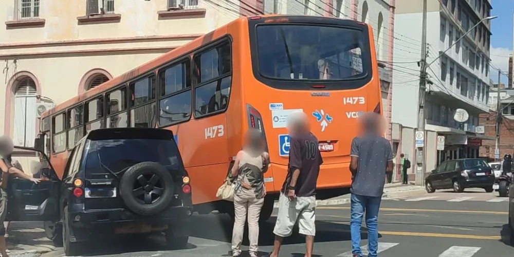 Colisão envolveu um Pajero TR4 e um veículo da VCG