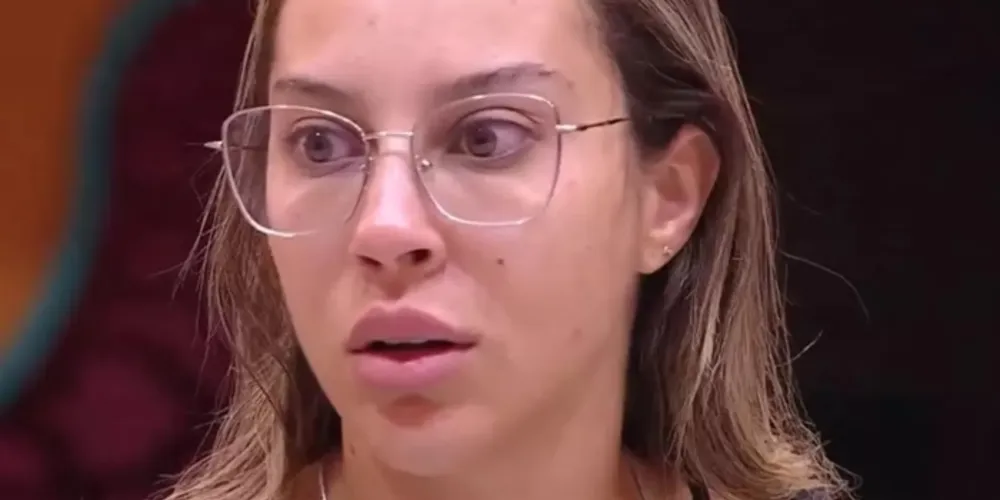 Perfis no Twitter divulgaram vídeos que sugerem o uso de robôs e bots para eliminar a ex-policial do reality