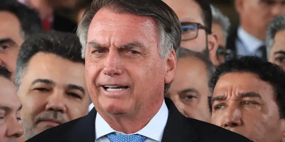 Oficiais de Justiça tentam intimar Jair Bolsonaro