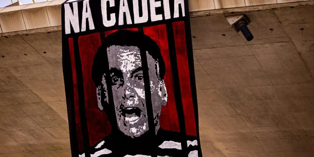 Imagem ilustrativa da imagem Durante julgamento do STF, manifestantes pedem prisão de Bolsonaro