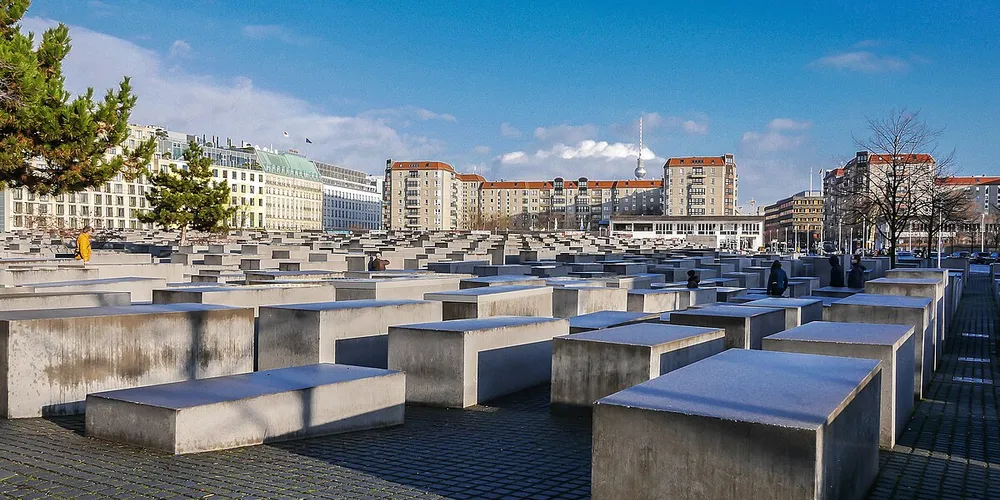 O ataque foi próximo ao Memorial do Holocausto