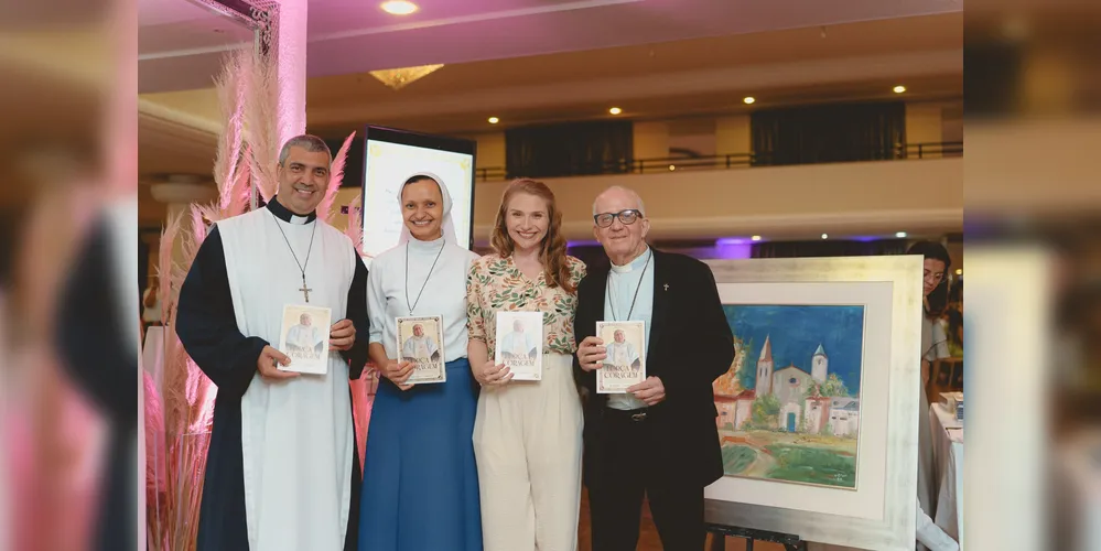 Bispo emérito de Ponta Grossa, Dom Sérgio Braschi (à direita), participou do evento