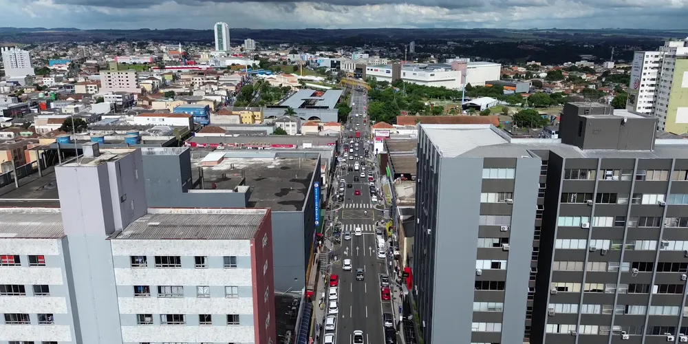 Avenida Vicente Machado, no Centro de Ponta Grossa