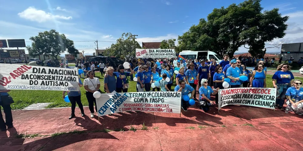 Caminhada seguiu até o Ginásio Jamal Farjallah Bazzi