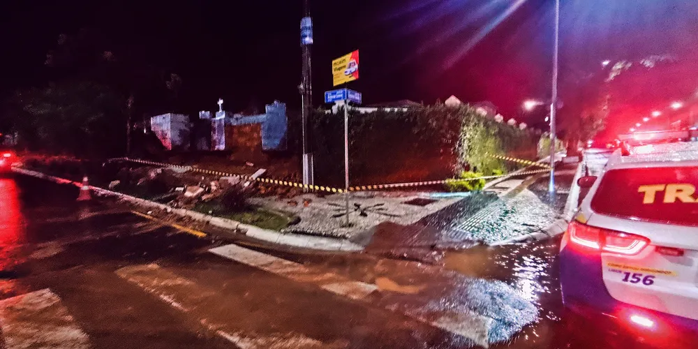 Muro do Cemitério Municipal cedeu