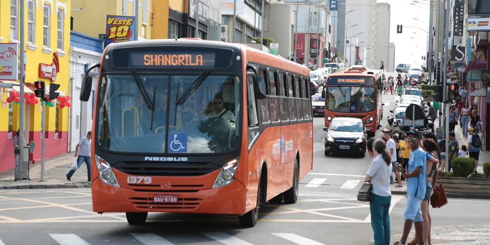 Ônibus da VCG na Vicente Machado