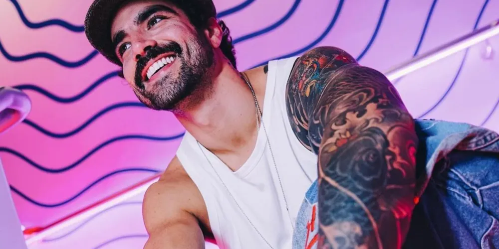 Caio Castro também agradeceu à TV Globo pelo tempo que esteve na emissora