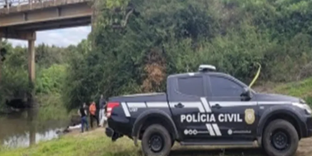 O suspeito se entregou à polícia