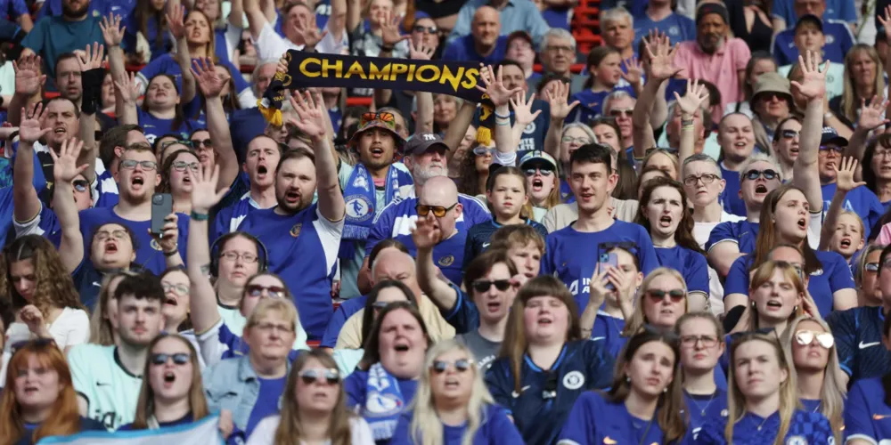 Torcedores do Chelsea em duelo contra o Manchesester City, pela Premier League
