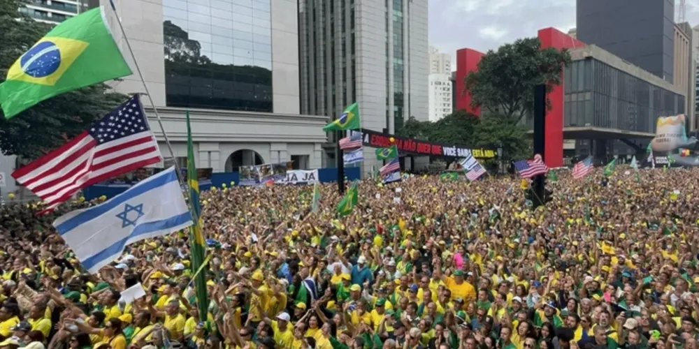 Manifestação aconteceu neste domingo, na Avenida Paulista, em São Paulo