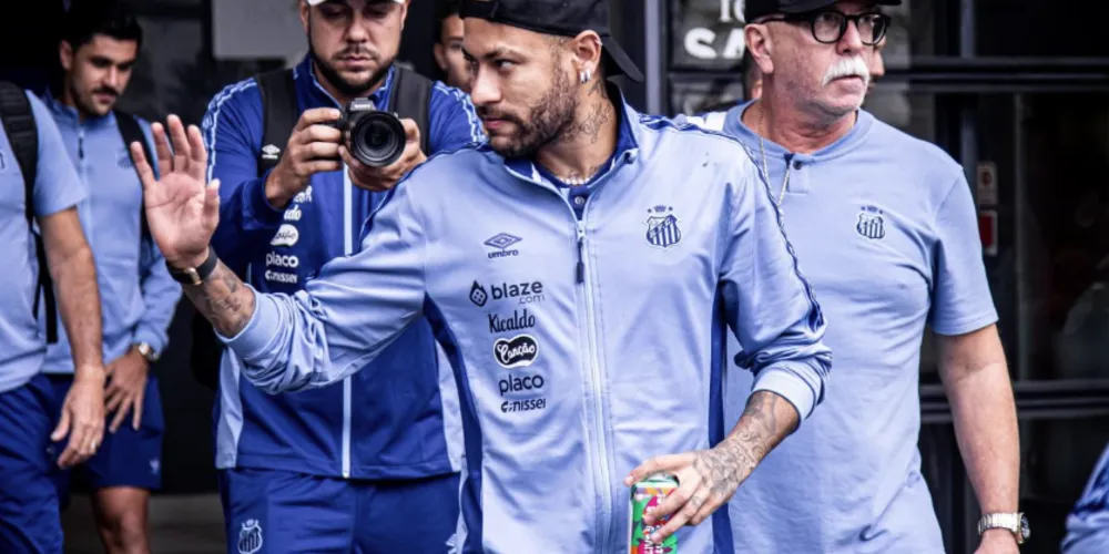 A expectativa é que Neymar Jr. entre somente no segundo tempo
