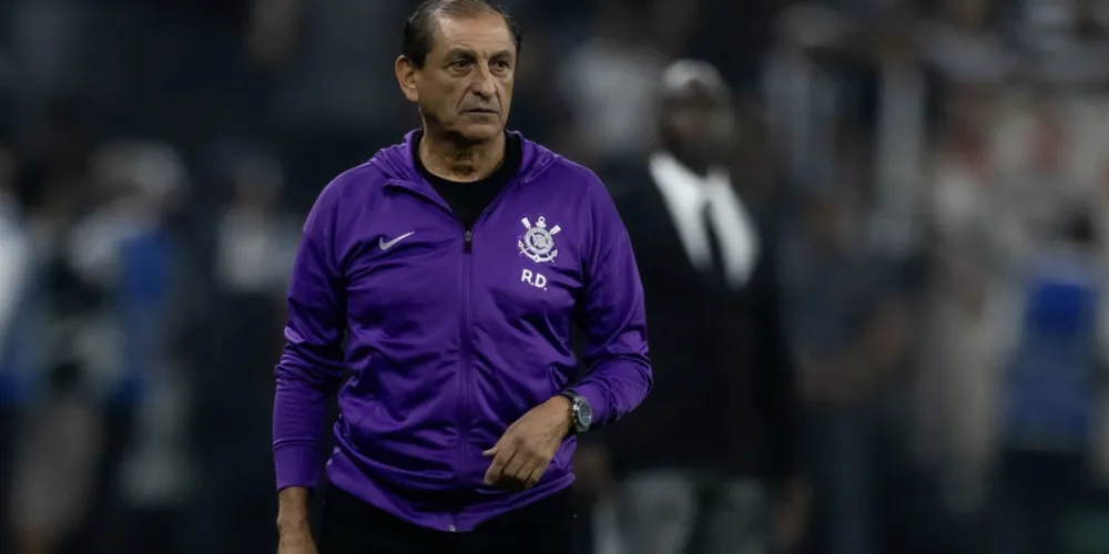 Ramón Díaz durante eliminação do Corinthians diante do Barcelona-EQU