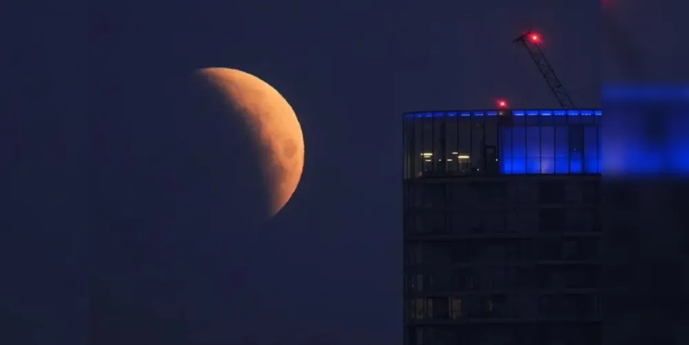 Em Londres, ela estava em um bom tamanho no céu durante a cobertura quase total