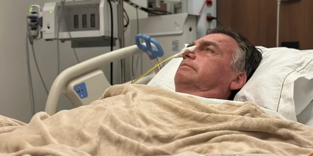 O ex-presidente Jair Bolsonaro deve ficar internado em hospital de Brasília por cerca de duas semanas