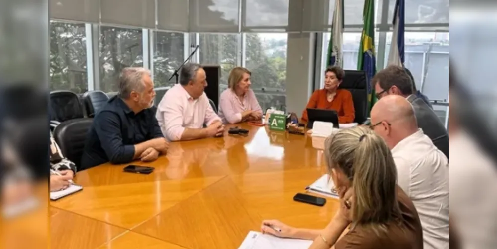 Participaram do debate a prefeita Elizabeth Schmidt, o diretor de Operações da Sanepar, Sérgio Wippel e demais lideranças