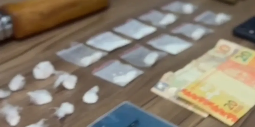 Drogas como cocaína e maconha foram apreendidas