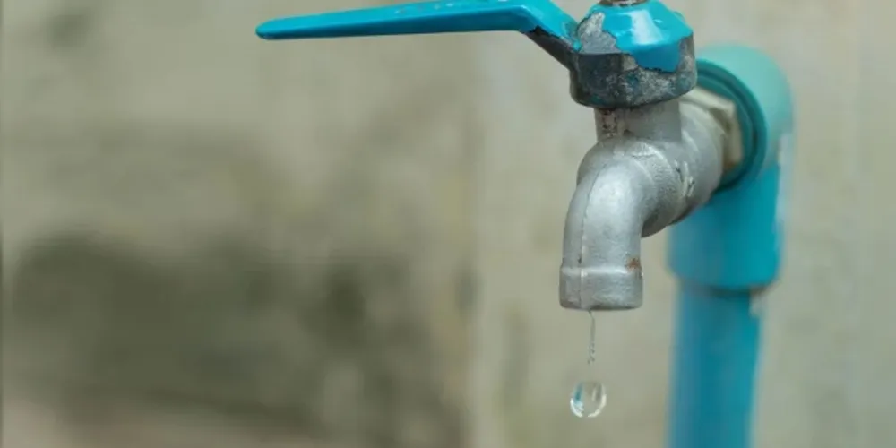 Sanepar ressalta que só ficarão sem água os clientes que não têm caixa-d’água no imóvel