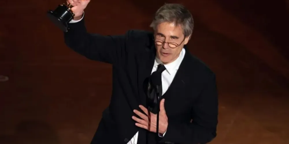 Walter Salles discursa ao aceitar o Oscar de Melhor Filme Internacional