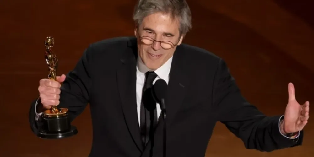 O cineasta ainda fez um grande agradecimento às atrizes Fernanda Torres e Fernanda Montenegro