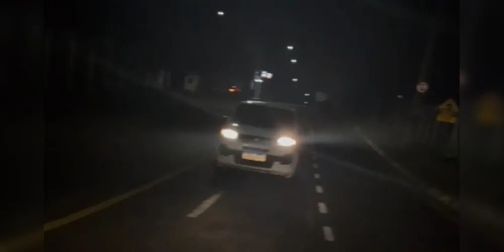 Motorista trafegou em marcha à ré, mesmo após receber buzinas e causar perigo na via