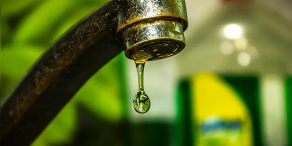 A Sanepar orienta a população a priorizar o uso da água para alimentação e higiene pessoal