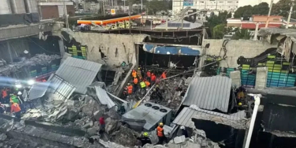 Nesta manhã, as equipes de busca ainda estavam no local buscando sobreviventes