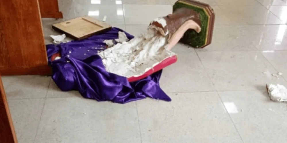 Ele quebrou duas imagens sacras: a de Bom Jesus e de Santa Edwiges