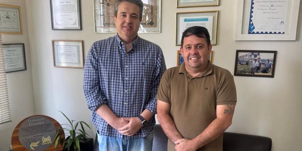 José Maurício Terasawa (à esquerda) receberá honraria através do mandato do vereador Professor Careca (à direita)