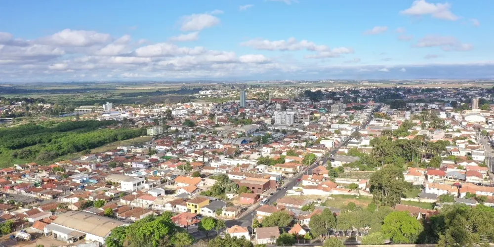 Programa promove a regularização fundiária de imóveis na cidade e no interior