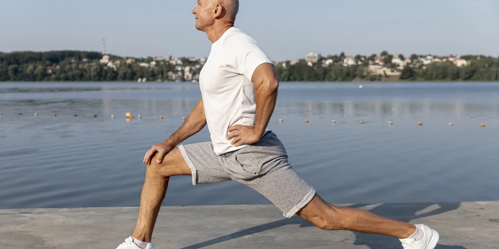 Atividade física de impacto moderado, alimentação balanceada e acompanhamento médico são os pilares da saúde e bem-estar