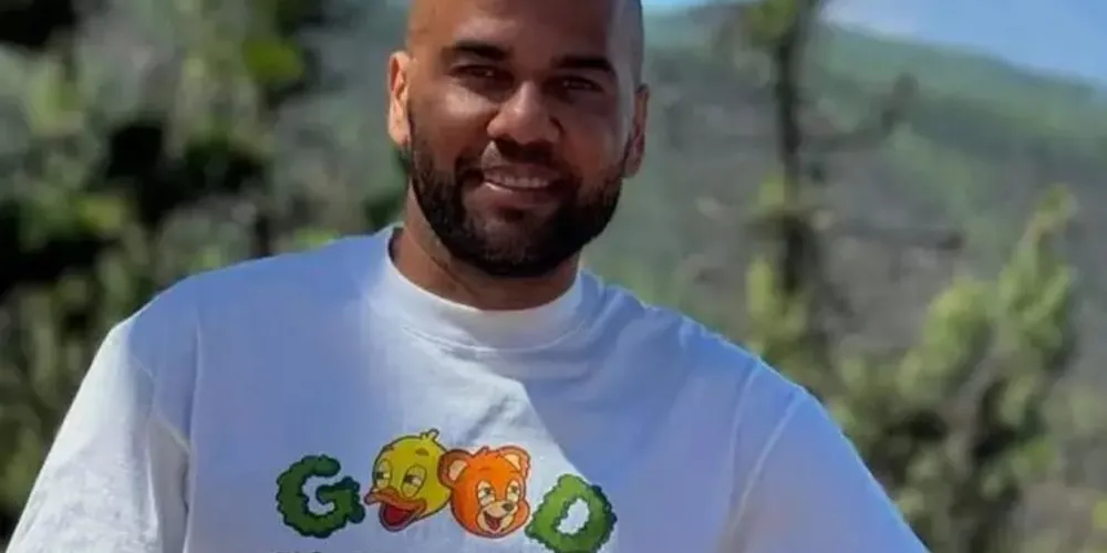 Daniel Alves foi recentemente absolvido pela justiça da Espanha