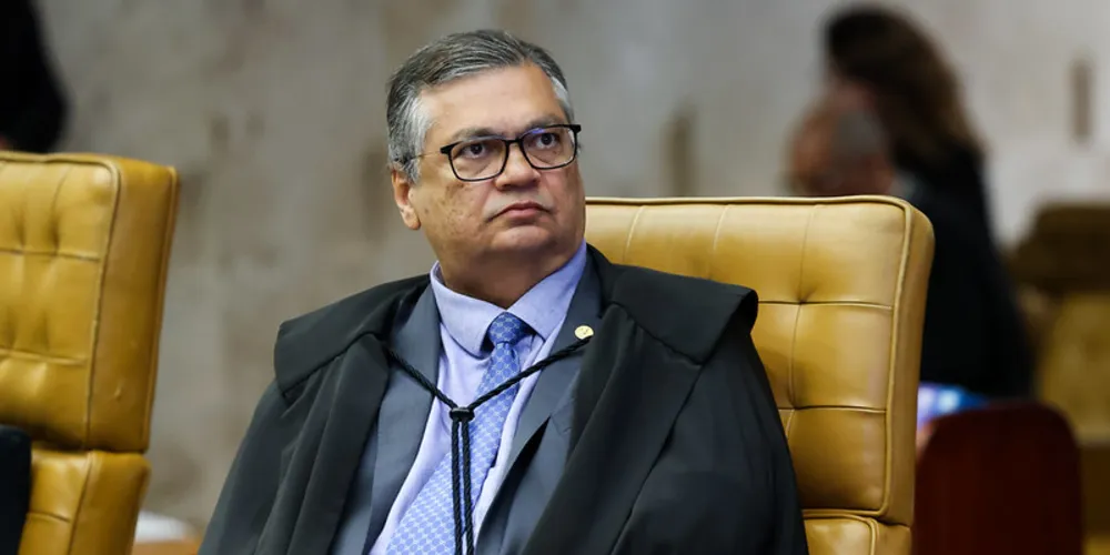 Flávio Dino votou a favor da condenação de Carla Zambelli