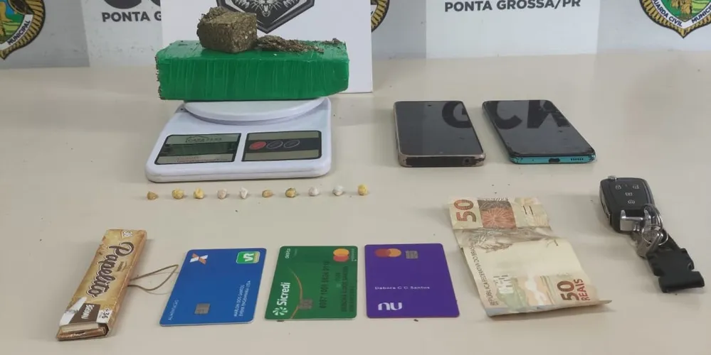 Material e detidos foram levados para a 13ª Subdivisão Policial