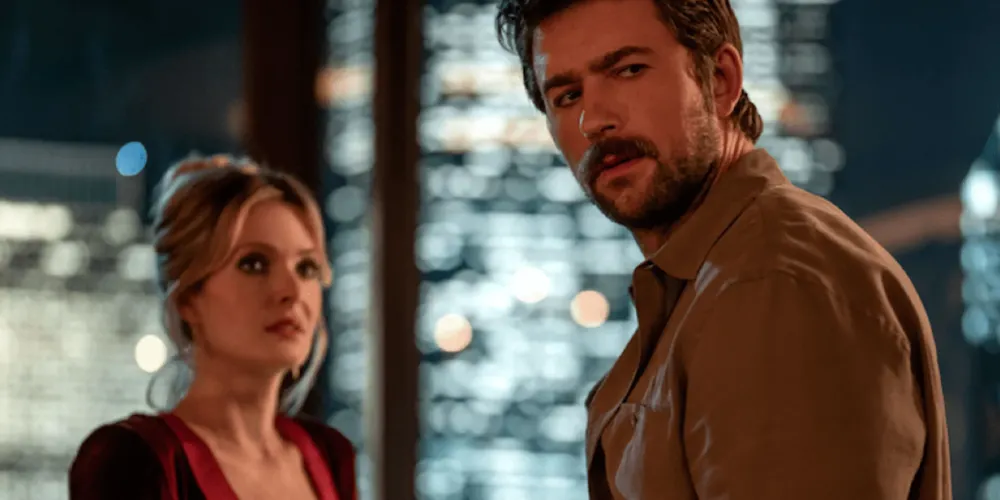 “Drop: Ameaça Anônima” - Violet (Meghann Fahy), mãe solteira e viúva, finalmente decide se abrir para o amor e marca um encontro com Henry